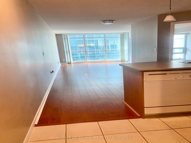 1116 - 18 Yonge St