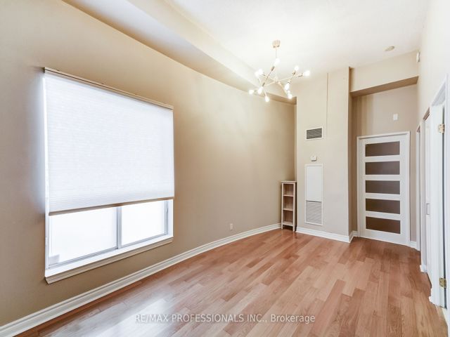103 - 11 Christie St