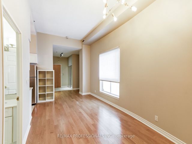 103 - 11 Christie St