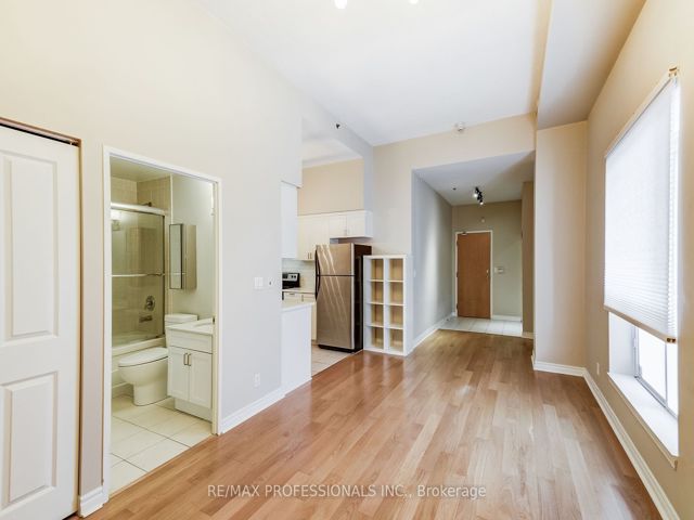 103 - 11 Christie St