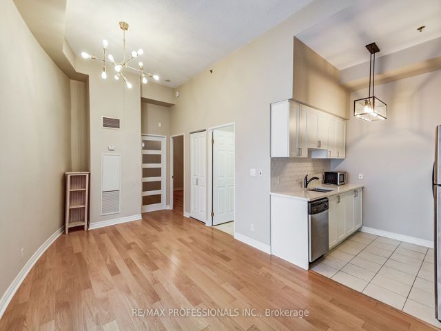 103 - 11 Christie St