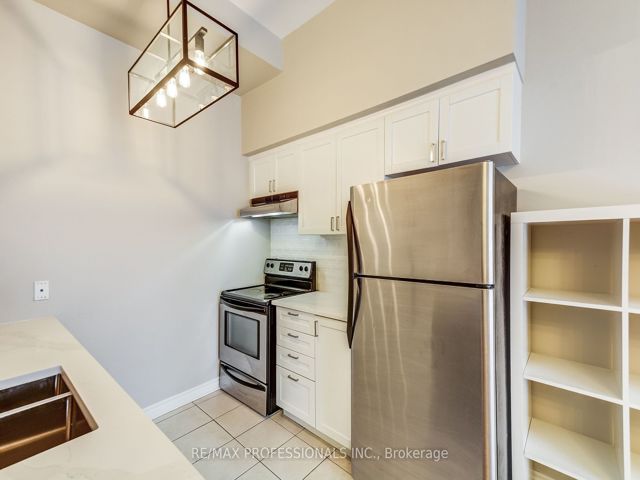 103 - 11 Christie St