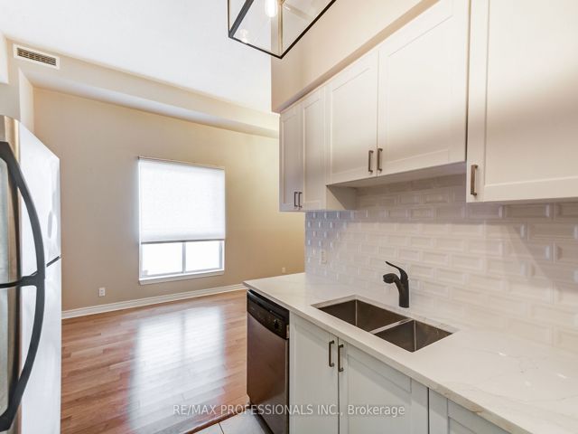 103 - 11 Christie St
