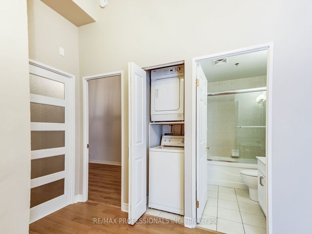 103 - 11 Christie St