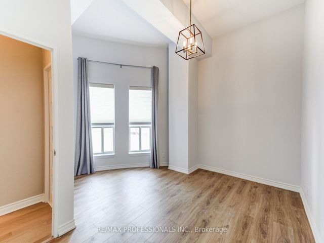 103 - 11 Christie St