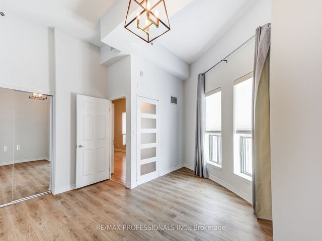 103 - 11 Christie St