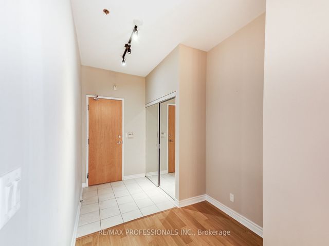 103 - 11 Christie St