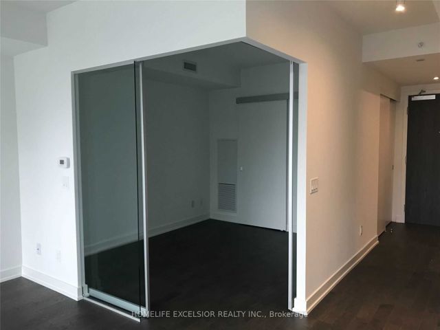 2014 - 25 Richmond St E