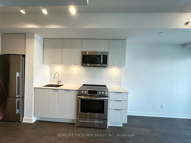 2014 - 25 Richmond St E