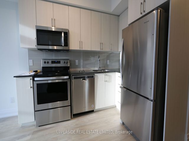 Ph16 - 591 Sheppard Ave E