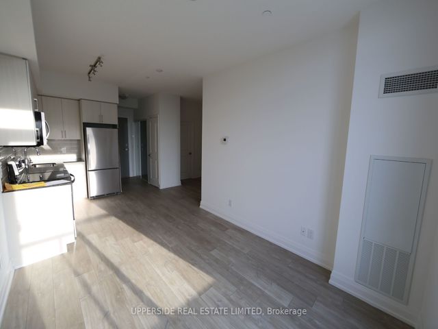 Ph16 - 591 Sheppard Ave E