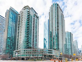 3001 - 16 Yonge St
