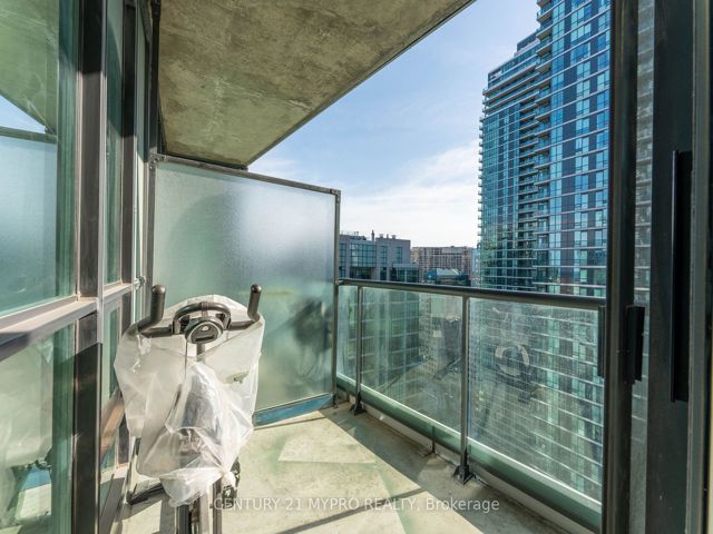 3001 - 16 Yonge St