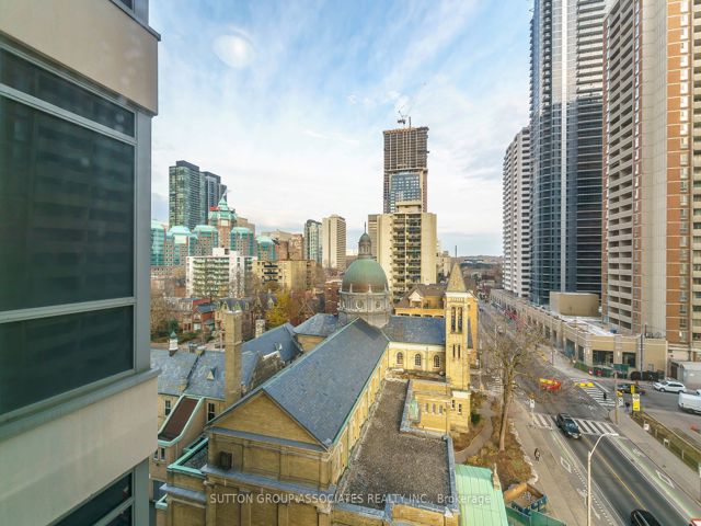 703 - 500 Sherbourne St