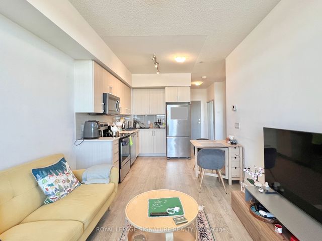 722 - 591 Sheppard Ave E