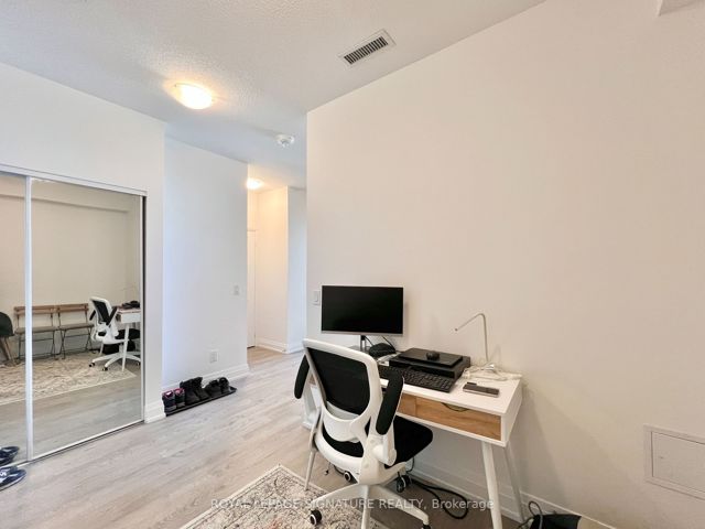 722 - 591 Sheppard Ave E