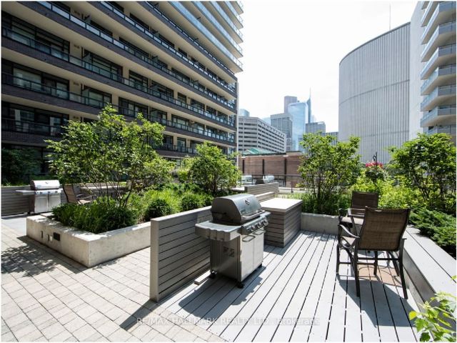 1714 - 570 Bay St