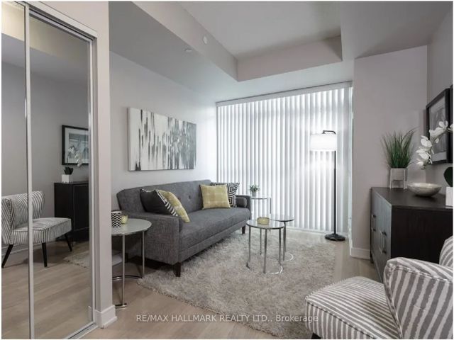 1714 - 570 Bay St