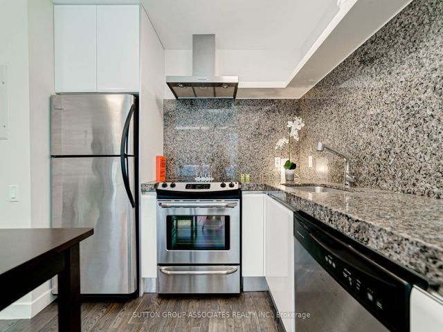 608 - 75 Portland St