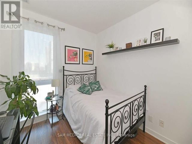 909 - 260 Sackville St
