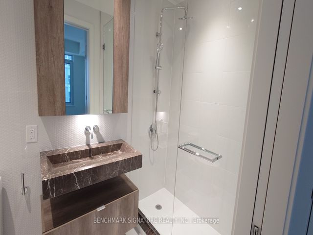 1307 - 11 Yorkville Ave