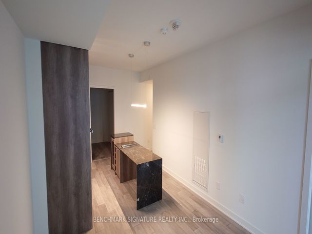 1307 - 11 Yorkville Ave