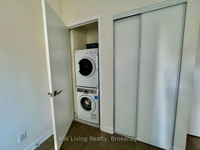 406 - 17 Dundonald St