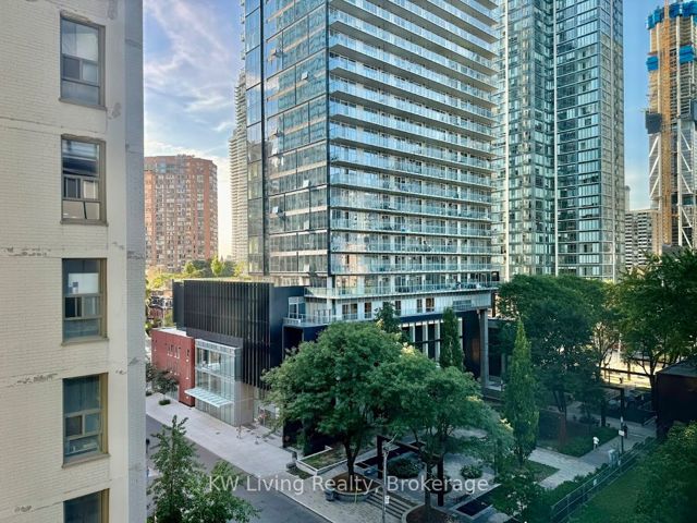 406 - 17 Dundonald St