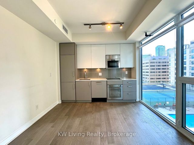 406 - 17 Dundonald St