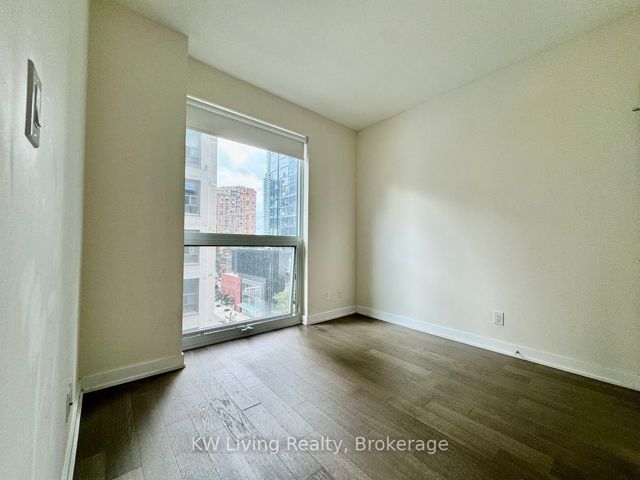 406 - 17 Dundonald St