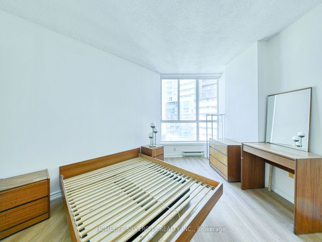 #2900 - 38 Elm St