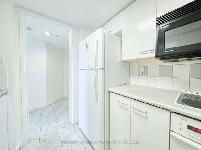 #2900 - 38 Elm St