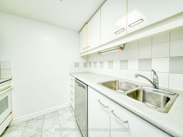 #2900 - 38 Elm St