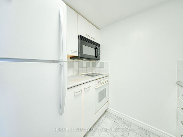 #2900 - 38 Elm St