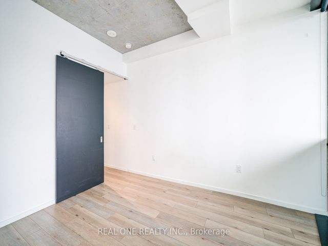 911 - 21 Lawren Harris Sq