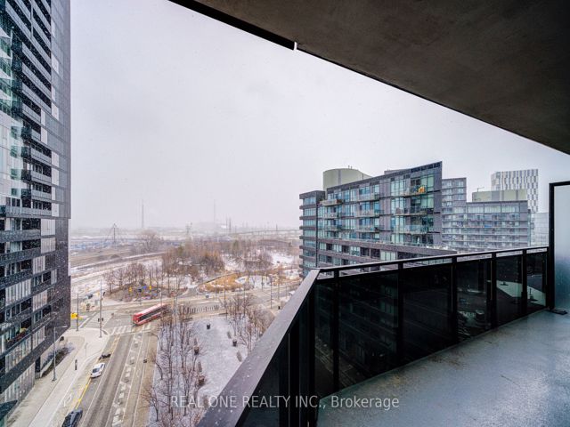 911 - 21 Lawren Harris Sq