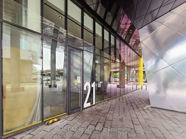 911 - 21 Lawren Harris Sq