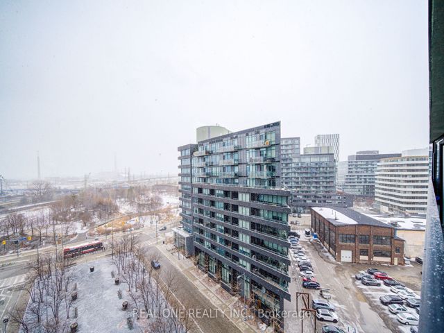 911 - 21 Lawren Harris Sq