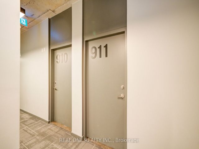 911 - 21 Lawren Harris Sq