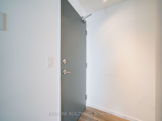 911 - 21 Lawren Harris Sq