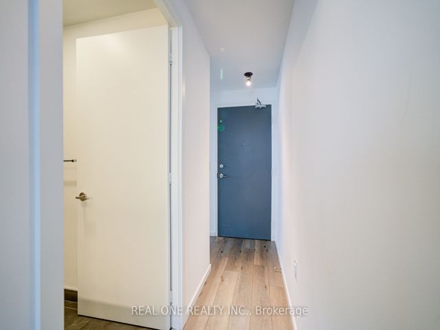 911 - 21 Lawren Harris Sq