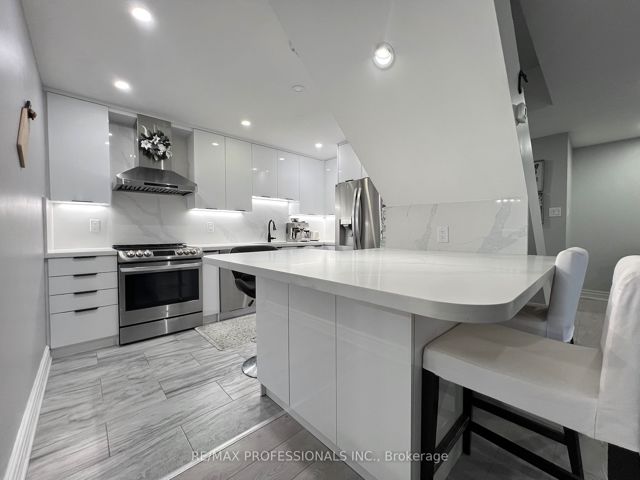 208 - 4005 Don Mills Rd