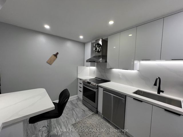208 - 4005 Don Mills Rd