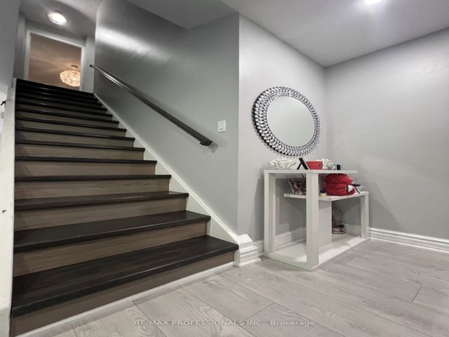 208 - 4005 Don Mills Rd