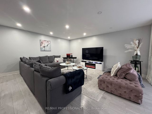 208 - 4005 Don Mills Rd