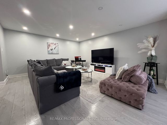 208 - 4005 Don Mills Rd