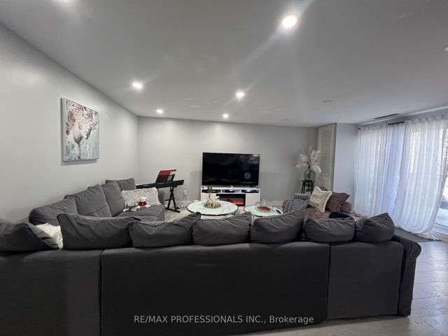 208 - 4005 Don Mills Rd