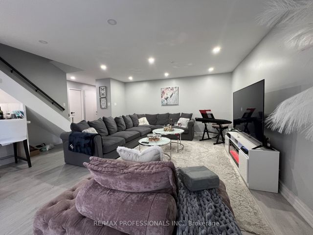 208 - 4005 Don Mills Rd