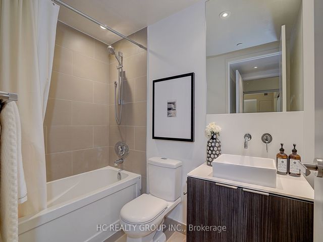 607 - 159 Dundas St E