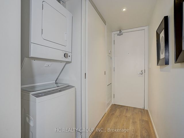 607 - 159 Dundas St E